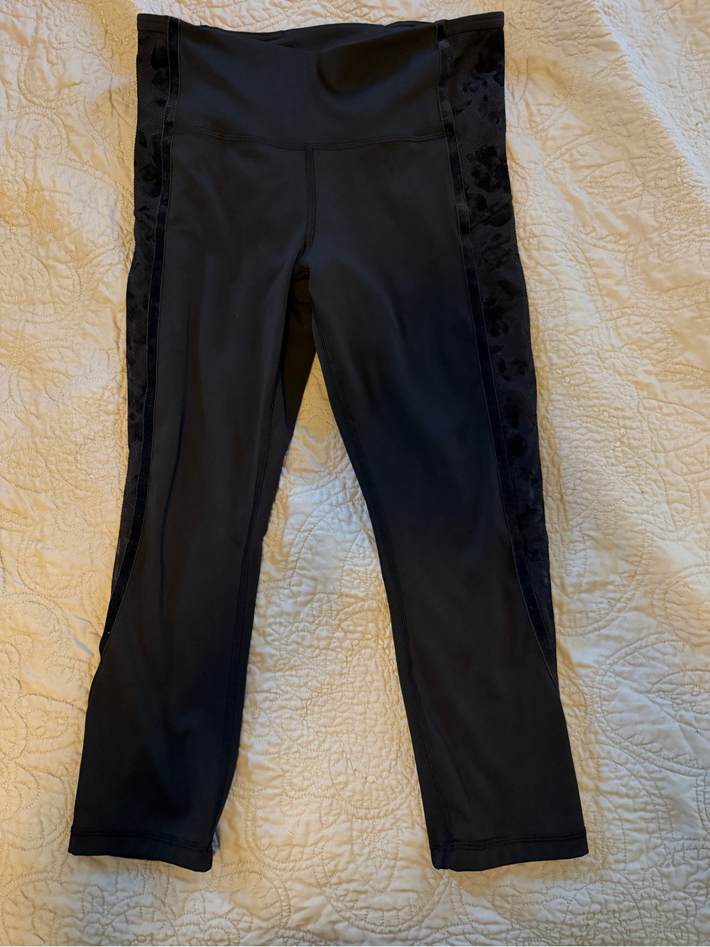 Lululemon lace panel cropped leggings